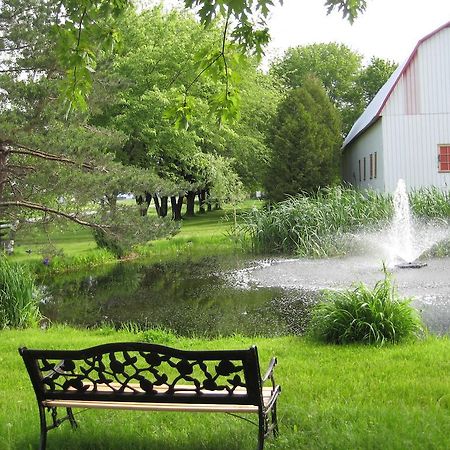 Eden Sur Terre Bed & Breakfast Marieville Exterior photo