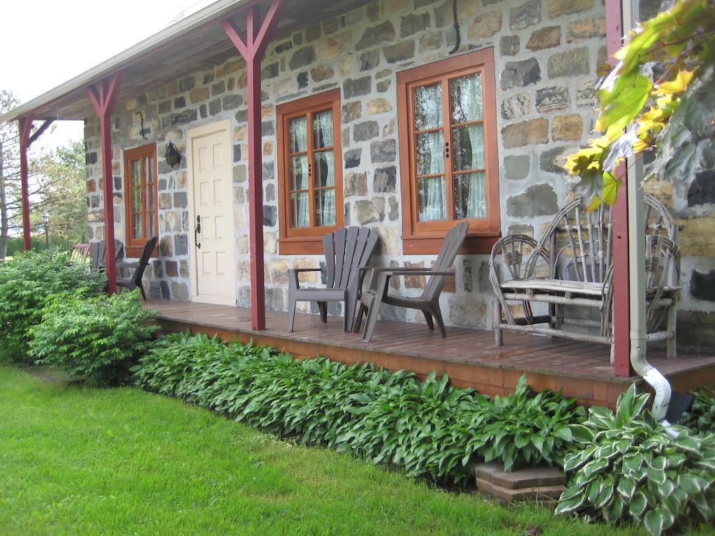 Eden Sur Terre Bed & Breakfast Marieville Exterior photo
